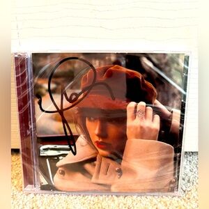 Taylor Swift SIGNED Red CD